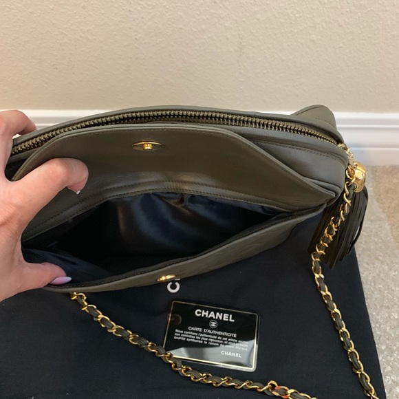 ❌SOLD❌ Chanel Vintage Cross-body Camera Bag - Picture 4 of 6